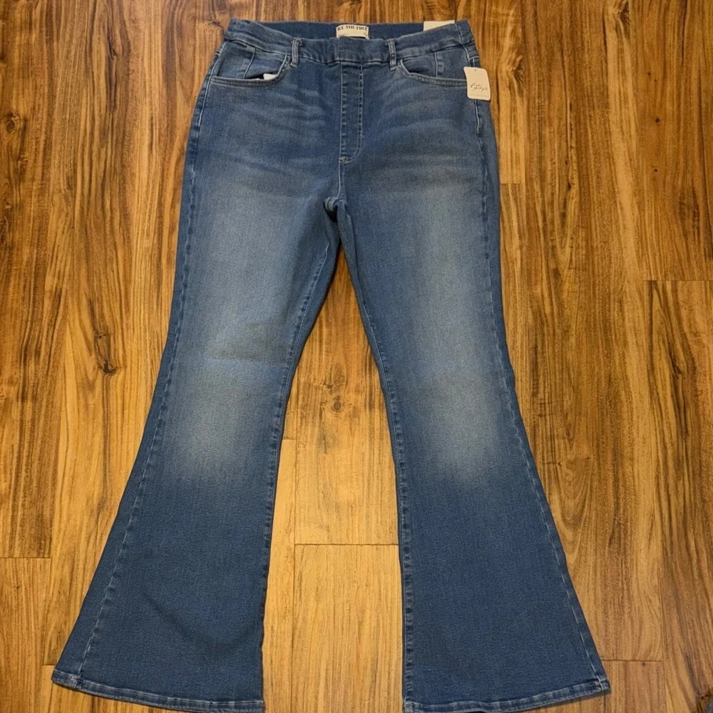 Free people We The Free women XL 16 18 Flare Jeans CRVY Infinite Stretch Pull On